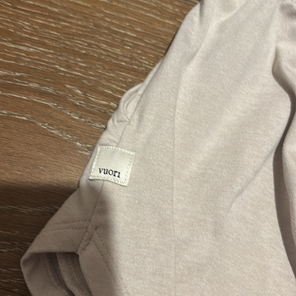 Vuori Women's Cream Shorts - Picture 4 of 5